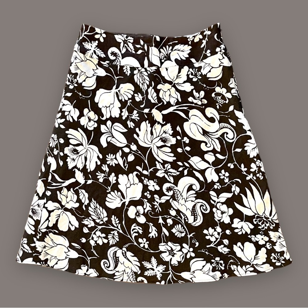 ANN TAYLOR, LINEN SKIRT. DARK BROWN WITH WHITE FLORAL PATTERN. SIZE 0P